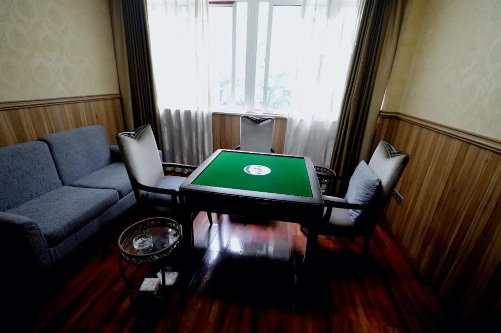 Yixuan Hotel (Rongchang District Government Stadium)