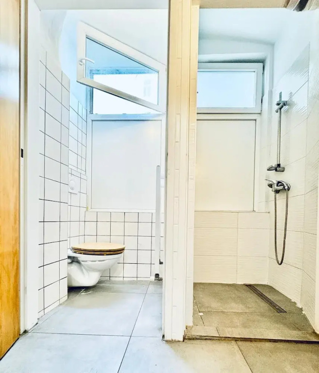 Urban 10BR Retreat Near Rathausplatz