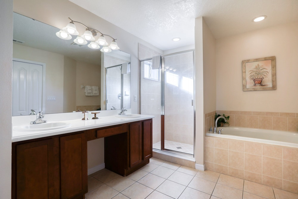 Gorgeous Home Near Disney With Private Pool, Pool Spa, On-site Gym, Tennis, AC