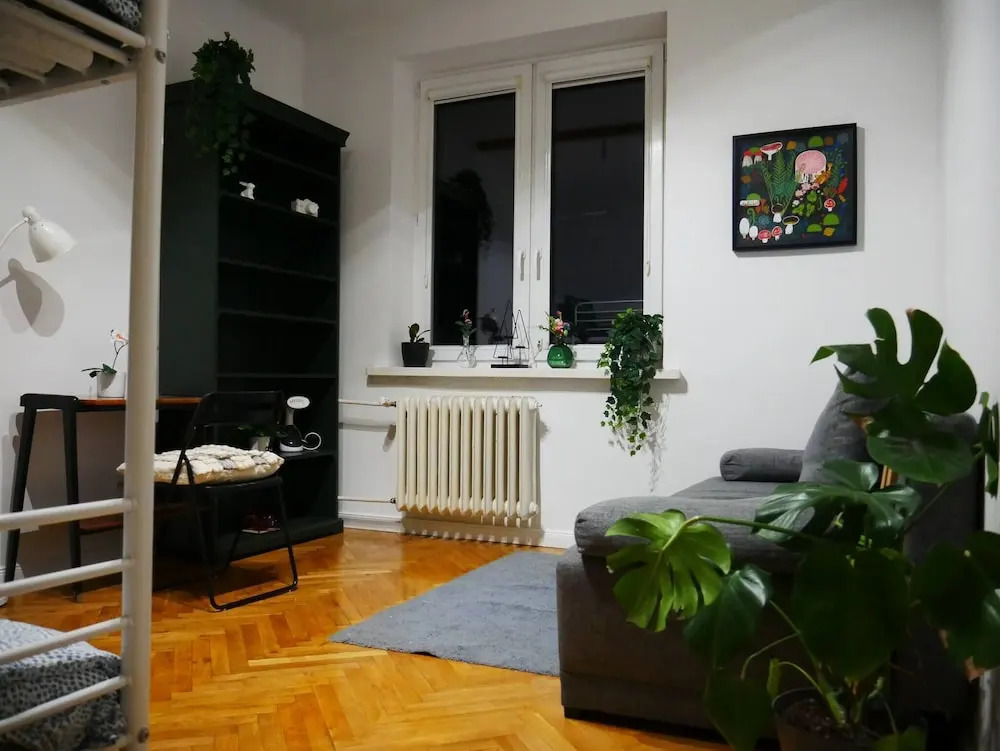 Spacious Designer 4-room Apartment in Center