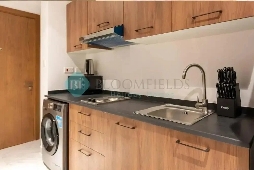 Bloomfields Furnished STU in Oasis M