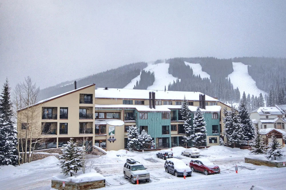 Beautiful Dog Friendly Ski Chalet A Minute to SuperBee Lift - AN203 by RedAwning