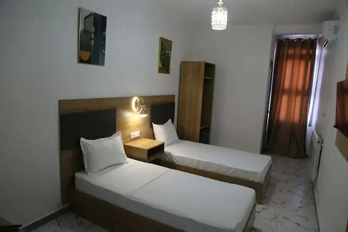 Infinity motel