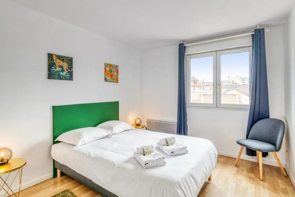 2br in Toulouse colors with balcony close to the train station Welkeys
