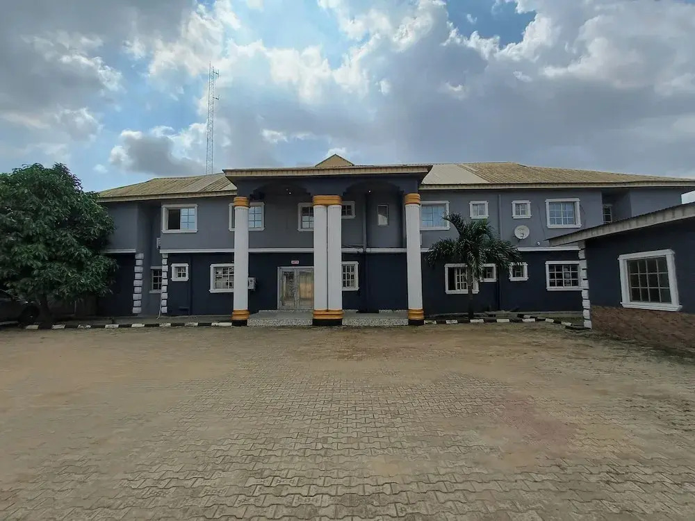 AP Luxury Inn