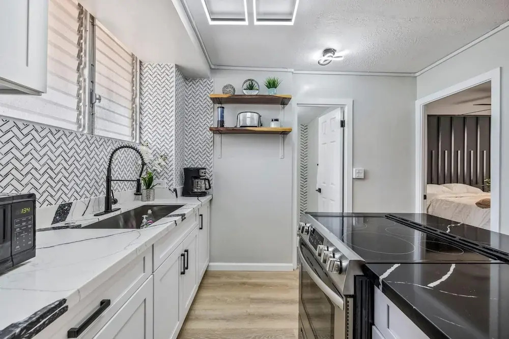 Stylish 2 Bedroom in the Heart of Waikiki