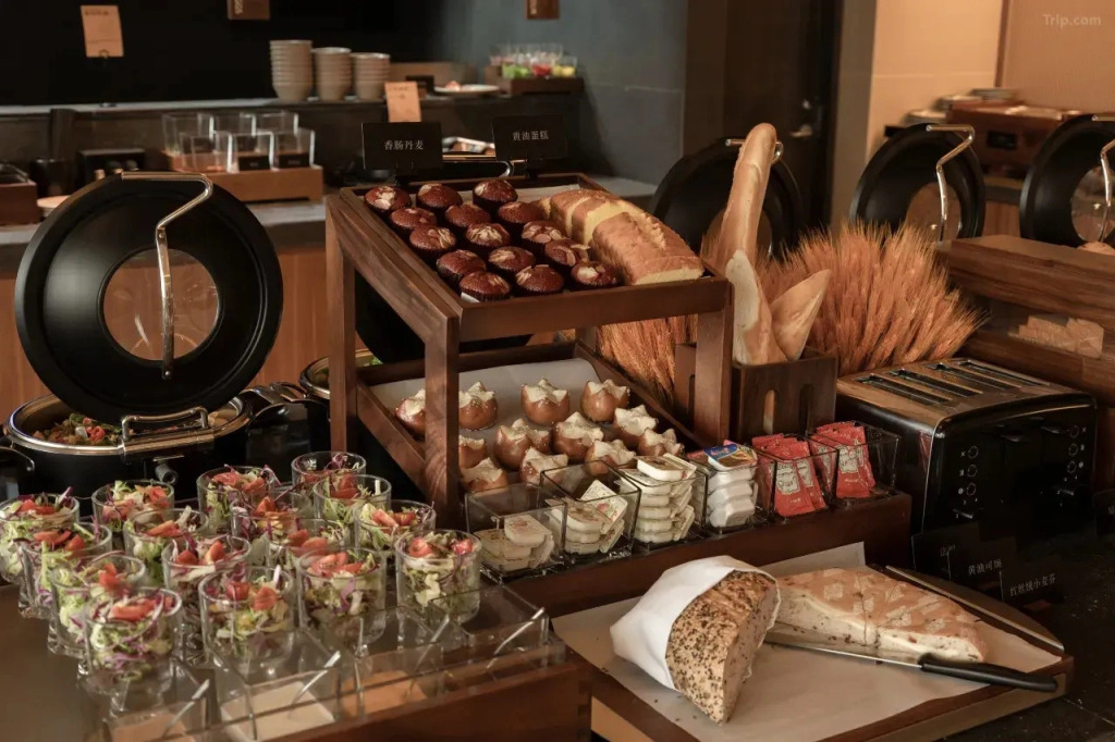 Отель Atour Orign Hotel Chengdu Kuanzhai Alley Changshun Street