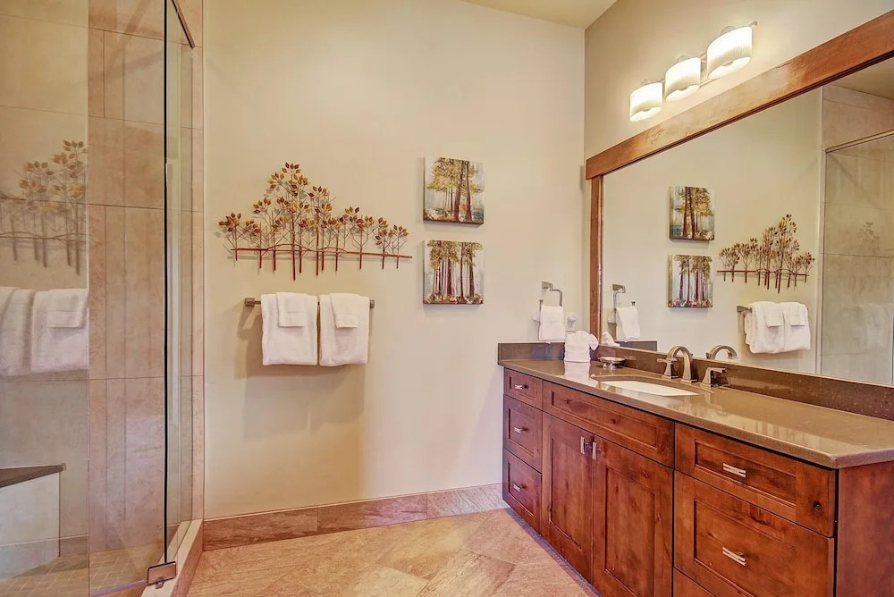 The Shores Lodge 3 Bedrooms 3.5 Bathrooms Home