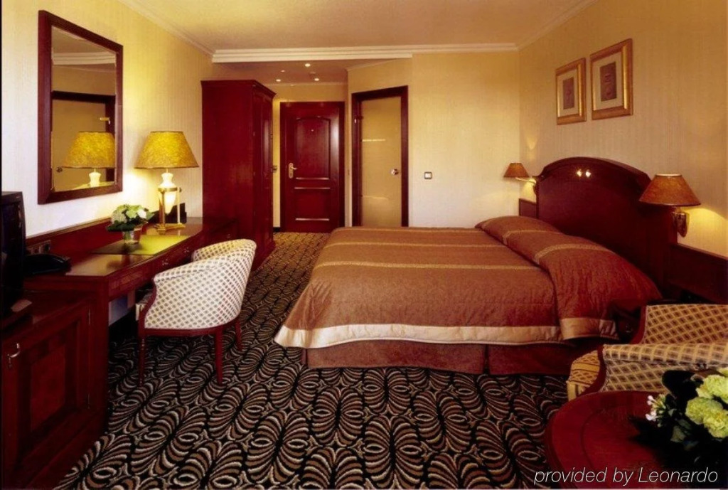 Alexander Hotel