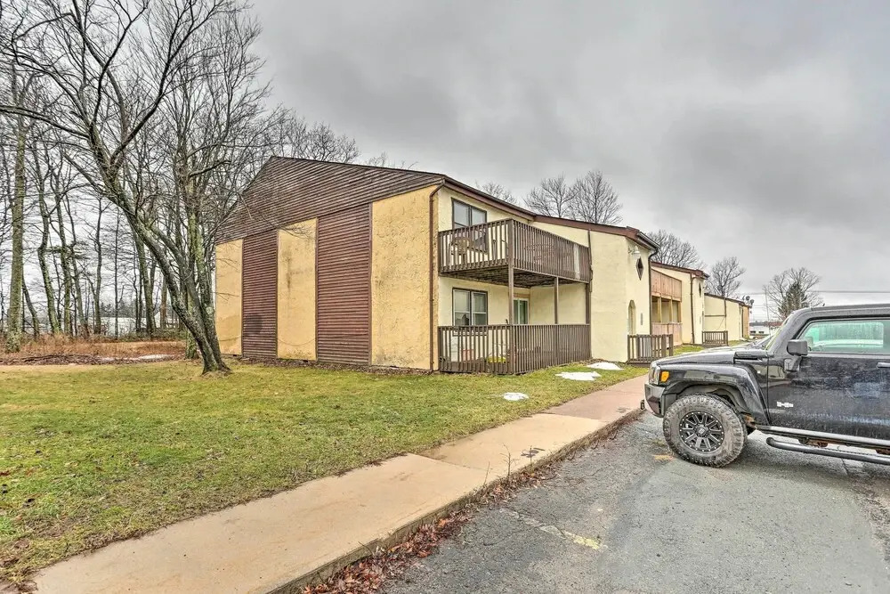 Inviting Poconos Getaway w/ Deck: Ski & Hike!