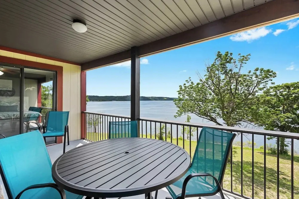Sunset View at Anchors Point Lakefront Stay for 8 w/ Private Balcony