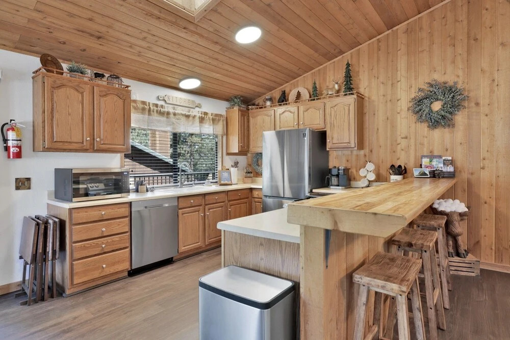 2102- The Drowsy Den 2 Bedroom Home by Redawning