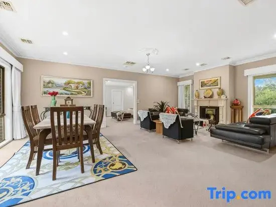 Private Countryside Retreat Near Melbourne Pool Huge Grounds