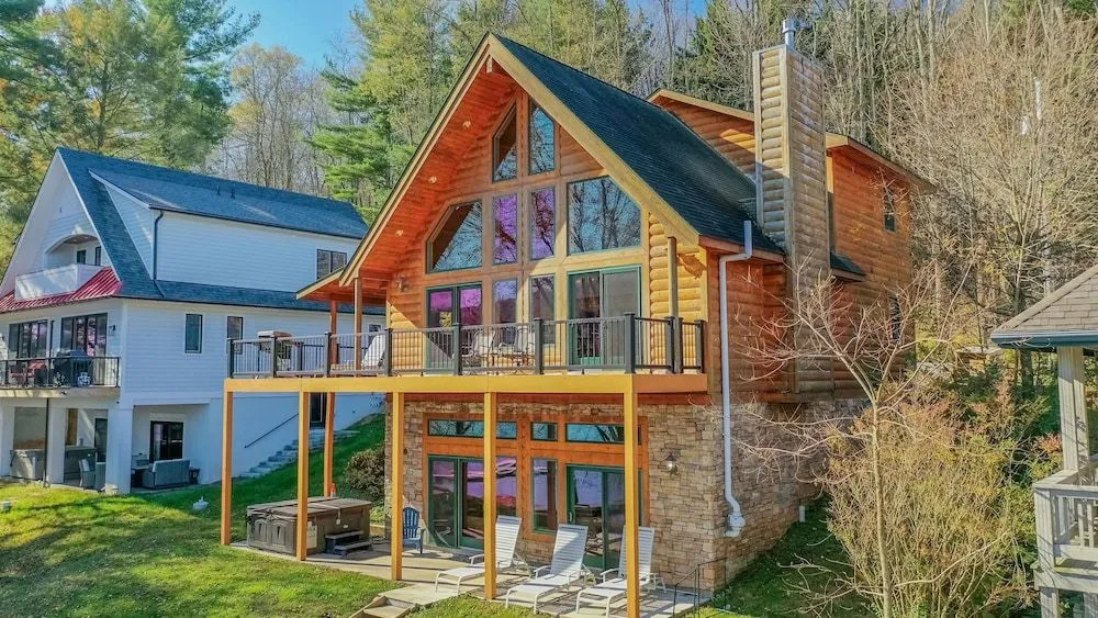 Lakeside Lodge