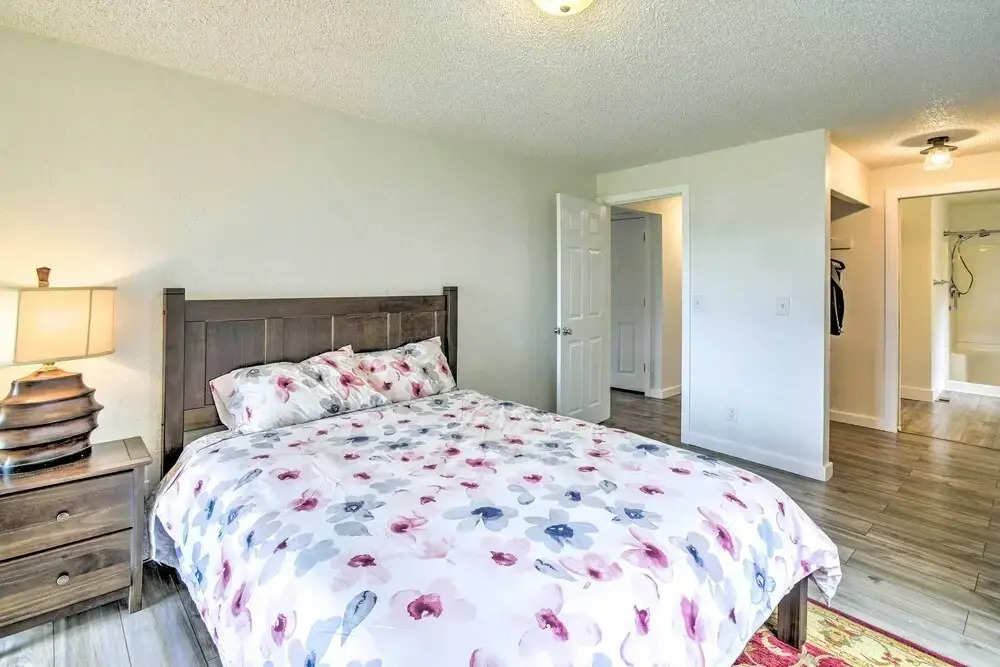 Stunning Hood Canal Getaway w/ Private Deck!