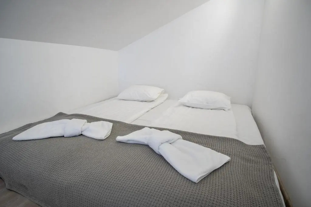 Contact Free Apartments with free parking