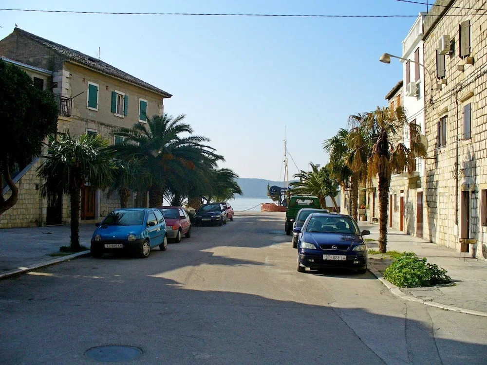 Apartments Mladen
