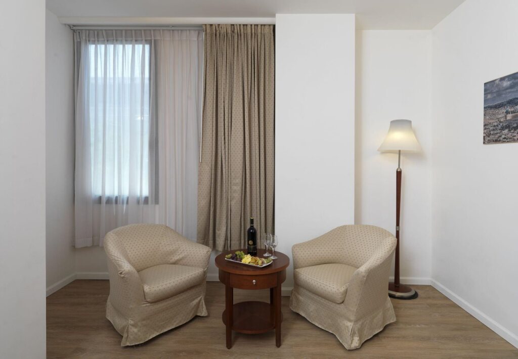Koresh Hotel