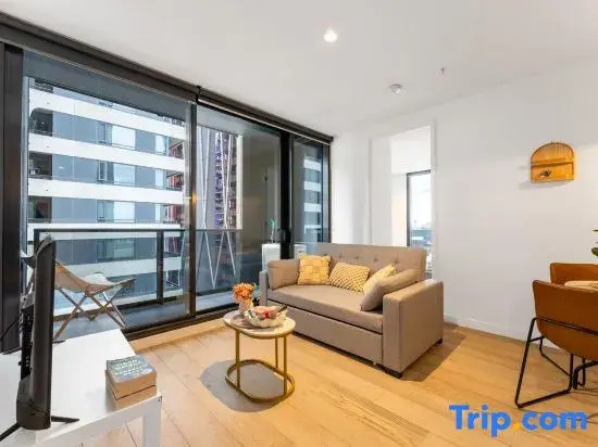 Prime CBD Living  Modern 1BR Steps from Everything