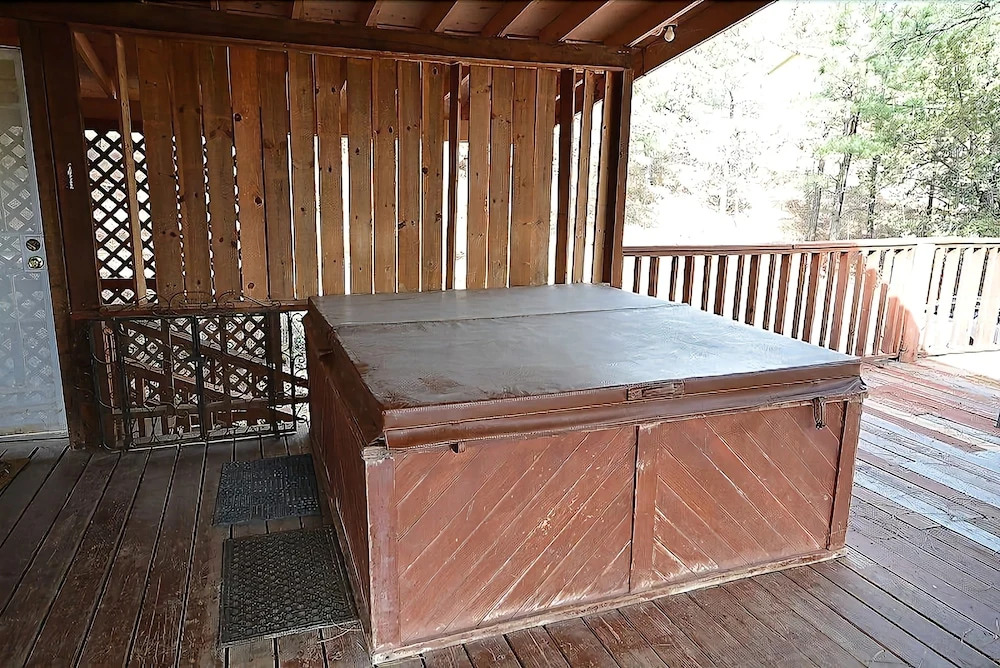 Beckham Hill - Three Bedroom Cabin