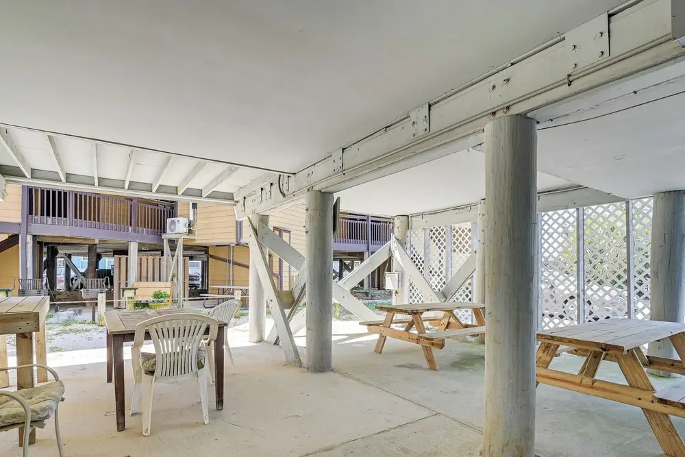 Coastal Condo on Beach w/ Community Pool Access!