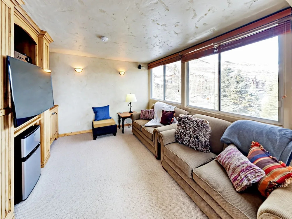 Mountain-view W/ Hot Tub, Across From Lift 2 Bedroom Condo