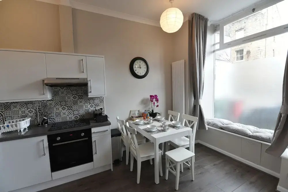 First Pleasance Luxury Apartment