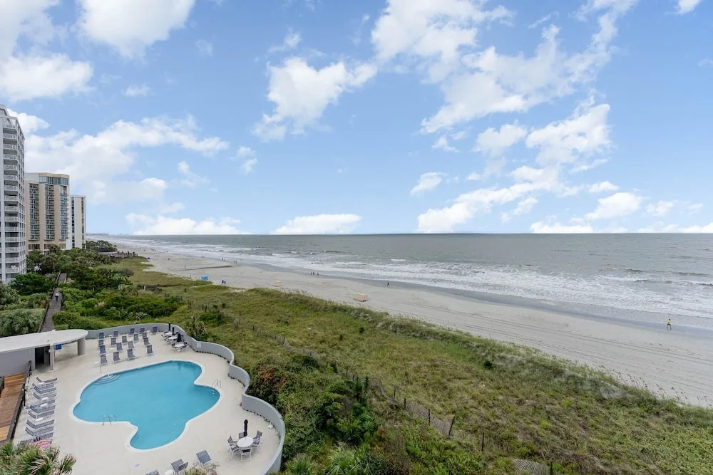 Gorgeously remodeled 2 bedroom ocean front unit - 509 South Hampton 2 Condo