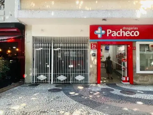 MARAVILHOSO QUARTO E SALA NO LEBLON na Av ATAULFO DE PAIVA