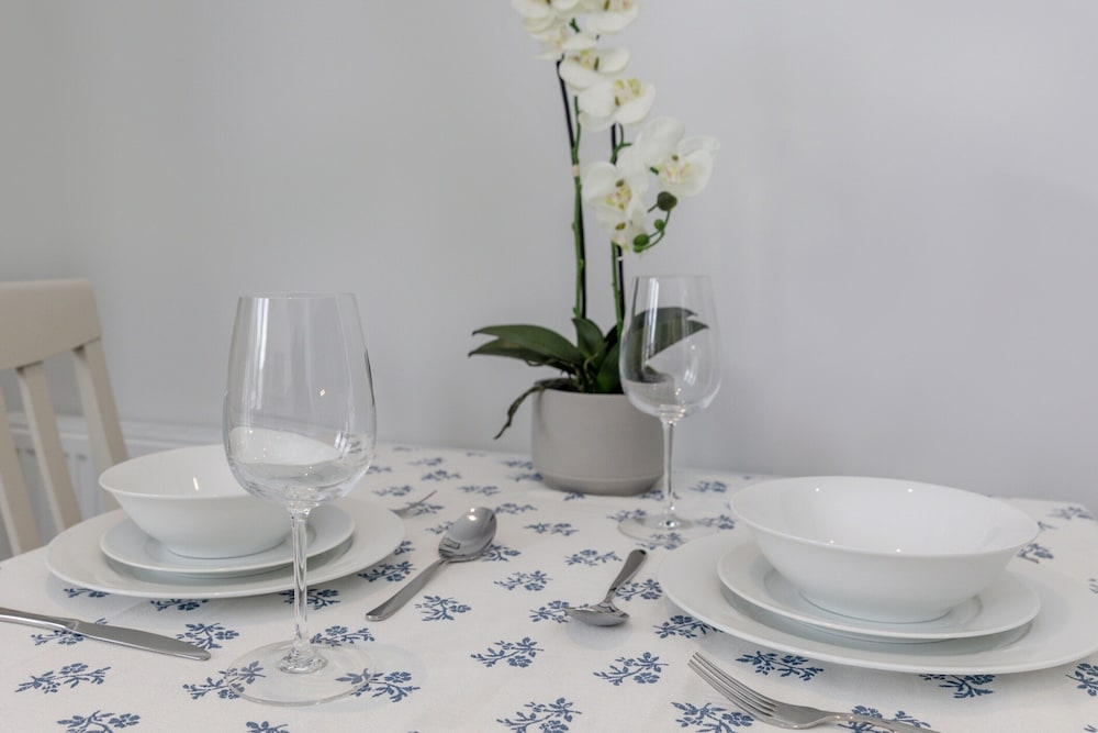 Pet-friendly Coastal Apartment in Filey, No Deposit