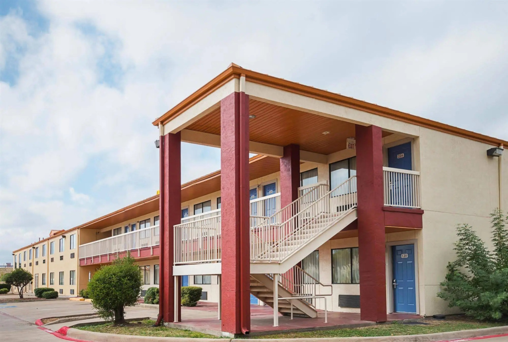 Motel 6-Ennis, TX