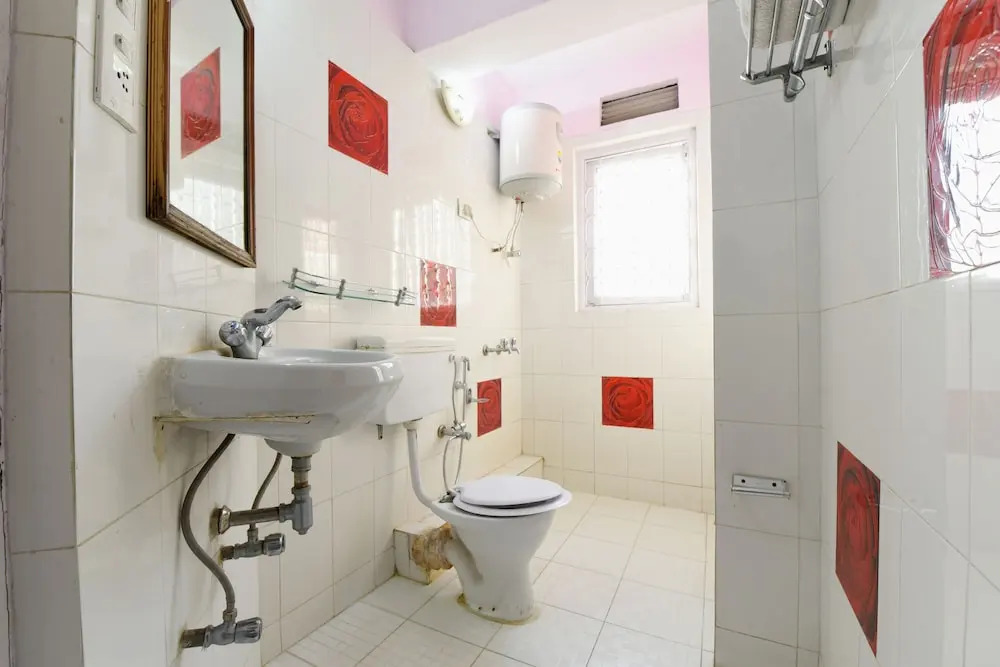 OYO 15765 Hotel Eve
