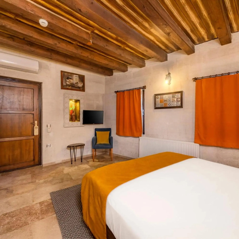 Elite Cave Suites