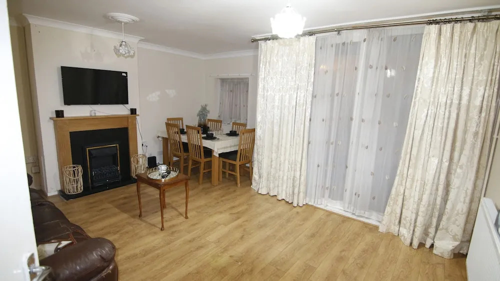 Stay8 Sleeps 6 With Street Parking