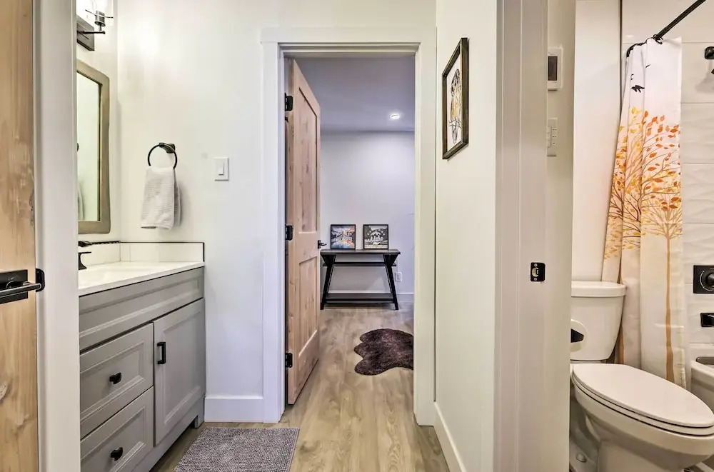 Chic Condo w/ Fireplace: Walk to Main St Frisco!