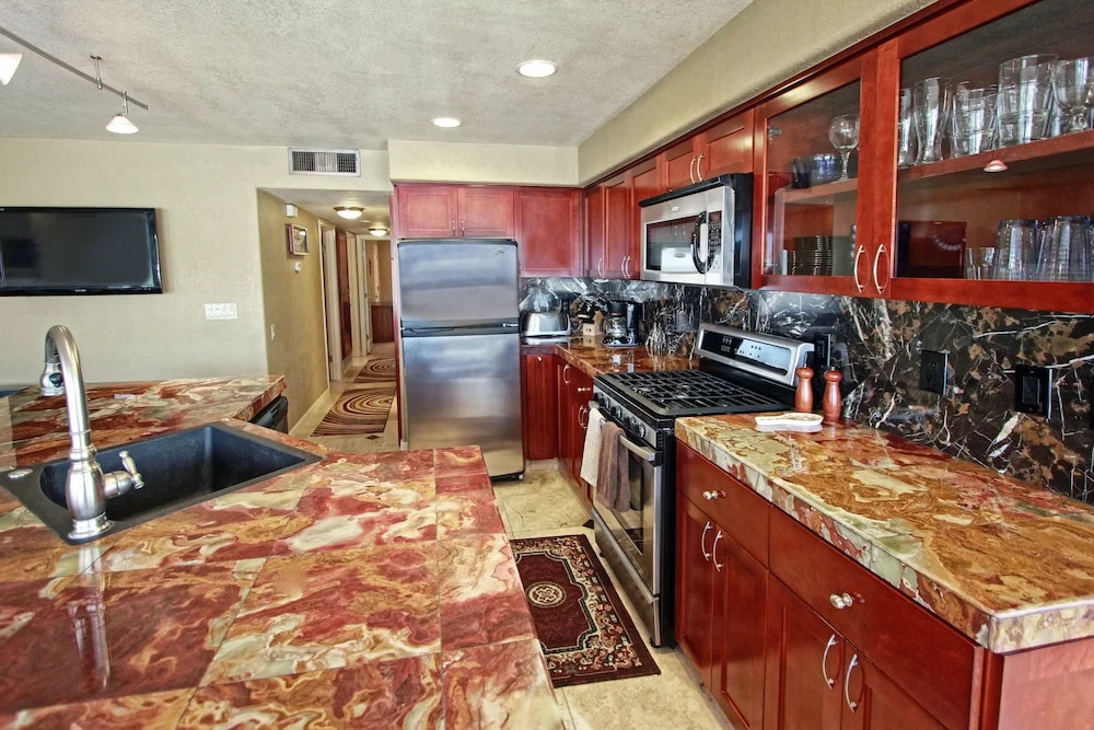 111 E Edgewater Dar 3 Bedroom Duplex