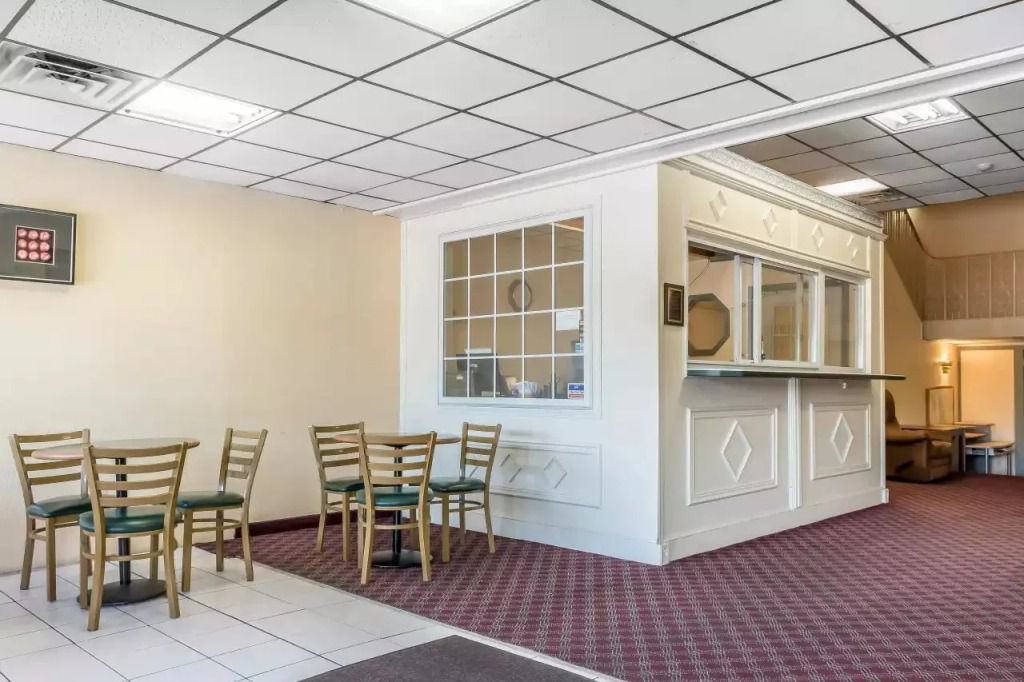 Econo Lodge Airport