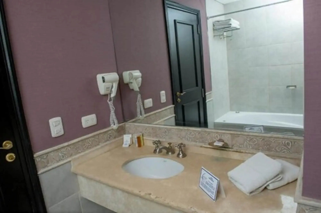 Howard Johnson Pilar Resort Spa & Convention Center