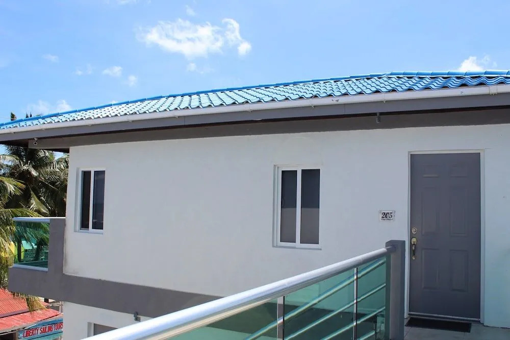 Barefoot Caye Caulker Hotel