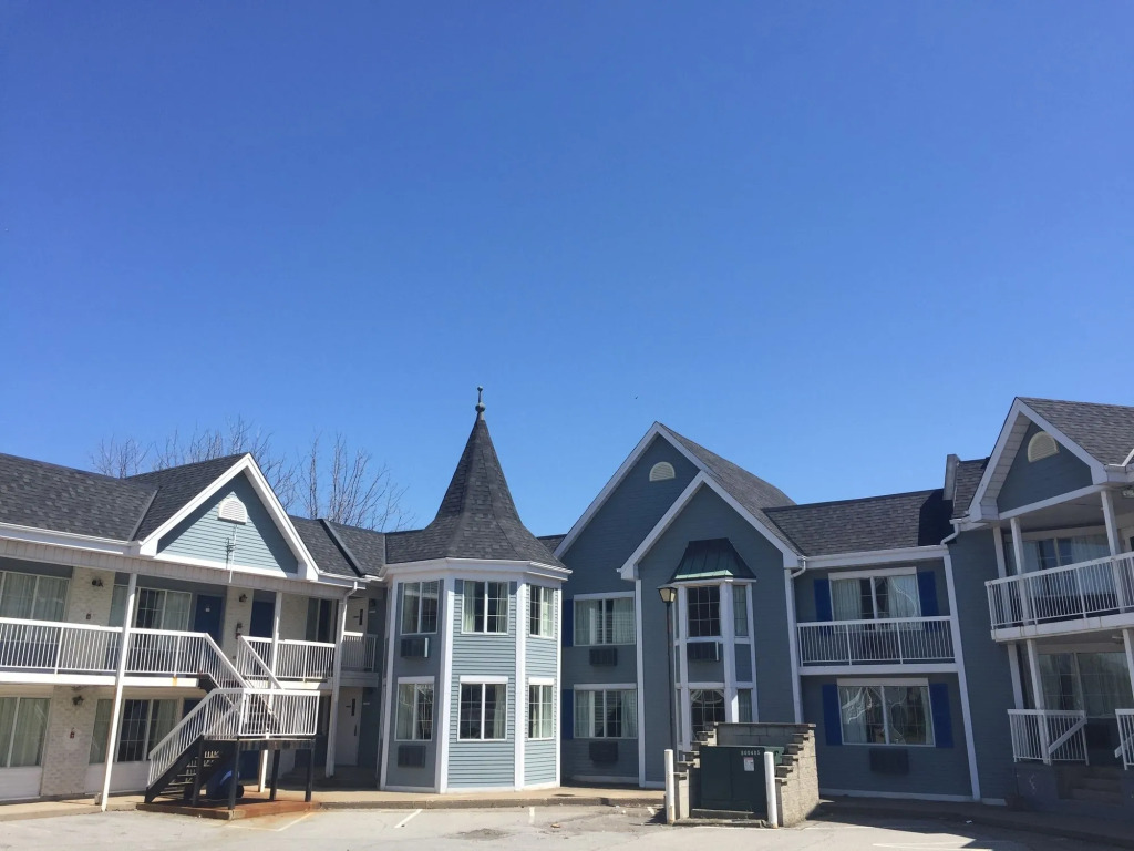 Falls Lodge & Suites