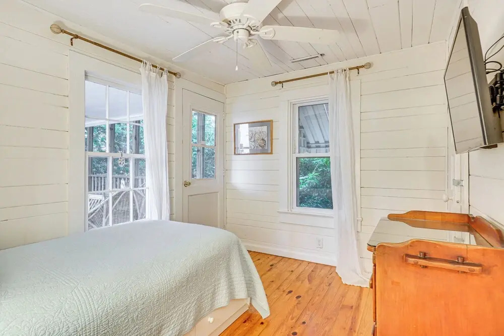 Isle of Palms Getaway w/ Patio, Walk to Beach!