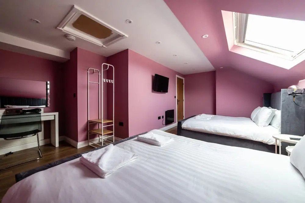 Hollywood Suite Sasco Apartments