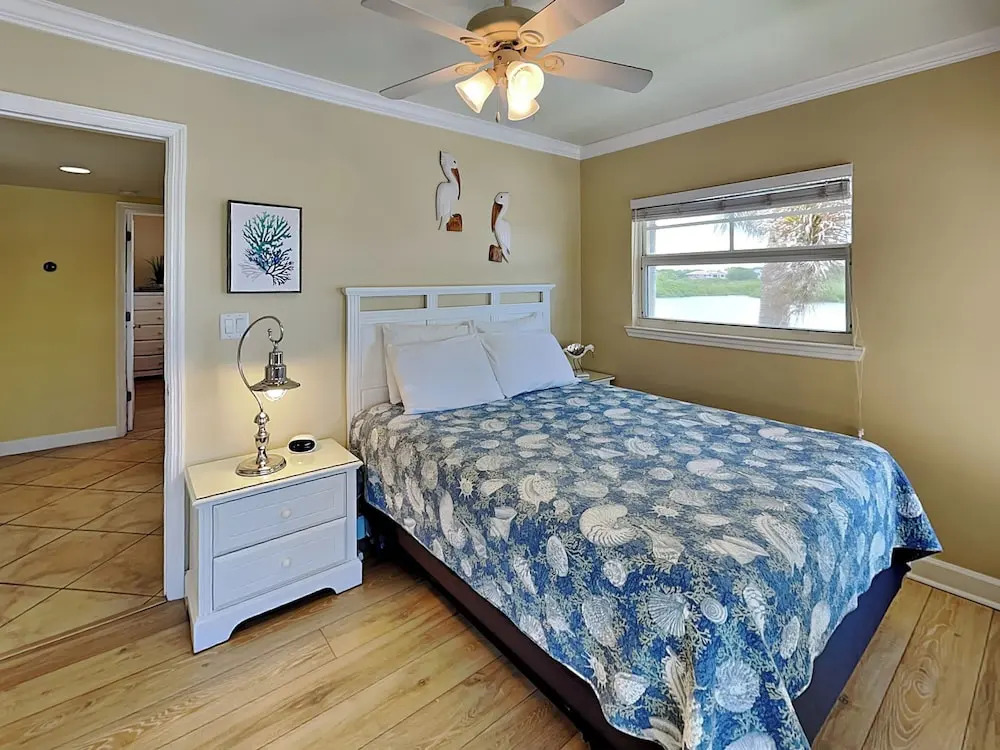 Barefoot Beach Resort B-201 by Distinctive Beach Rentals