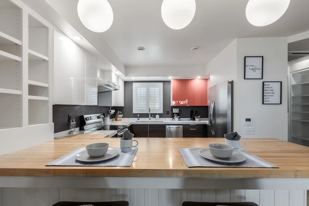 New Listing! Modern Scottsdale Townhouse! Close to Everything! by Redawning