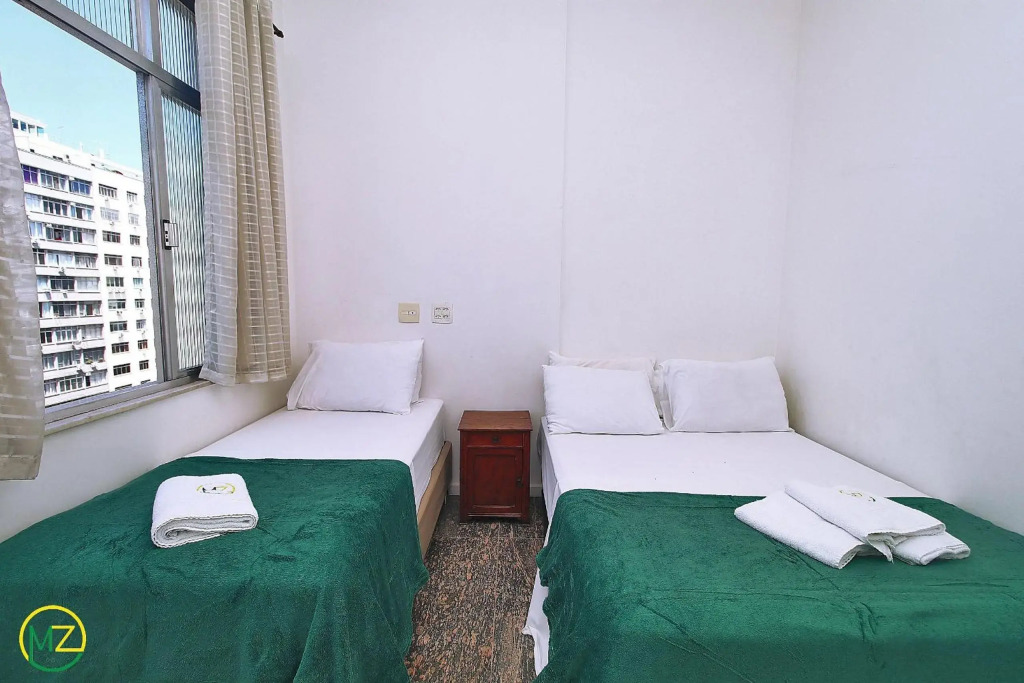 Sala e quarto com 2 banheiros para 5 pessoas em Copacabana!