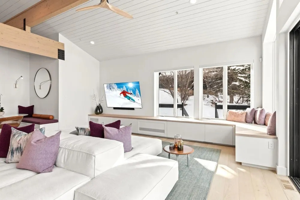 Wonderland Estate 6 Bedrooms PAS-2680 by KBM