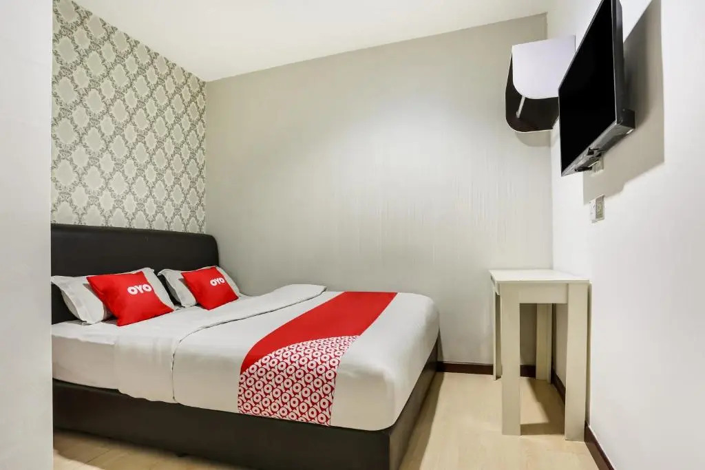 OYO 89583 Grove Hotel