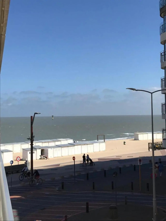 NDC apartment 5 meters from the beach with side sea view in the heart of Knokke