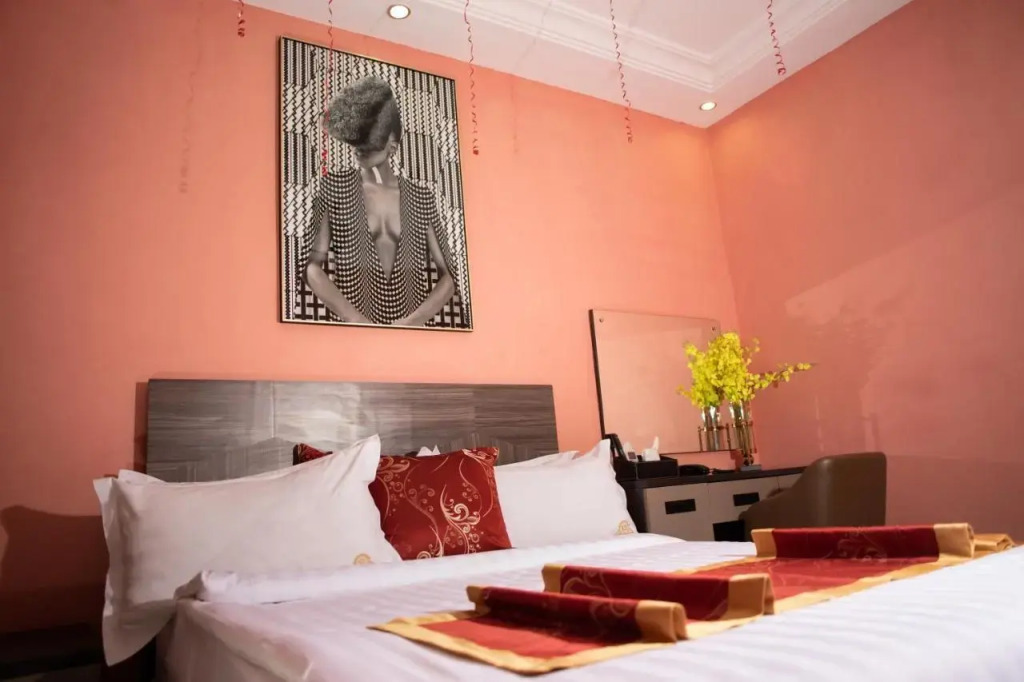 THE DREAMS HOTEL