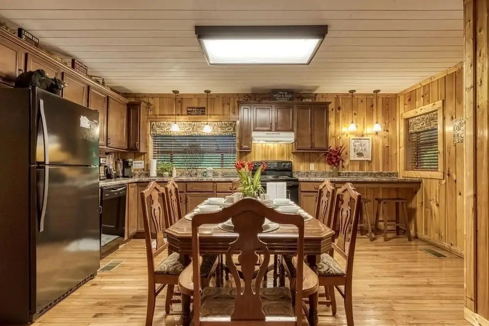 Bearly Rustic 2 Bedroom Cabin
